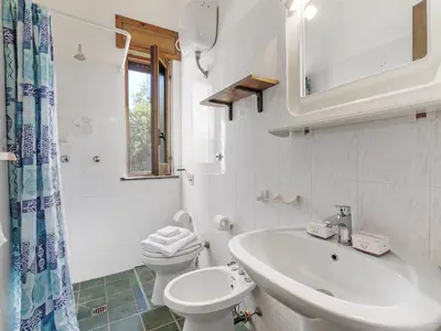 Badezimmer mit Dusche