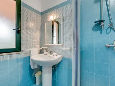 Badezimmer mit Dusche