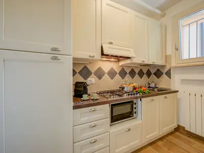 Vollständig ausgestattete Küche