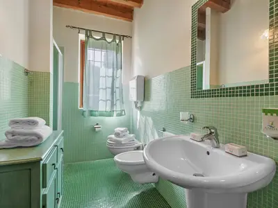 Badezimmer mit Dusche