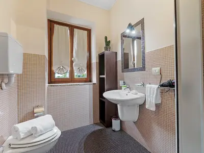 Badezimmer mit Dusche