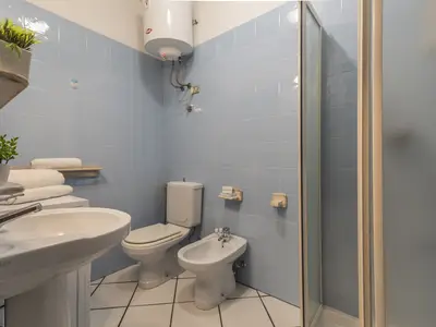 Badezimmer mit Dusche