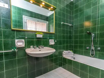 Badezimmer mit Badewanne