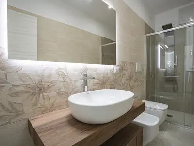 Badezimmer mit Dusche