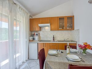 23708579-Appartement-2-Pašman-300x225-2