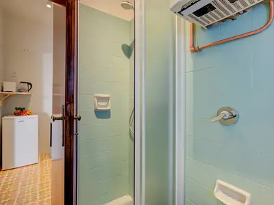 Badezimmer mit Dusche