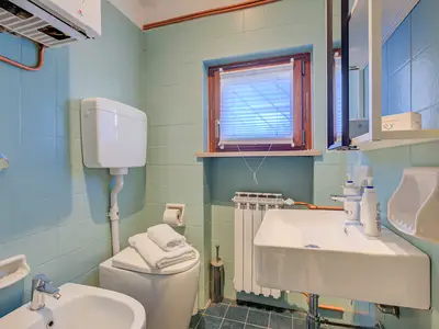 Badezimmer mit Dusche