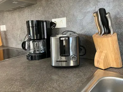 Kaffeemaschine, Espressomaschine, Toaster, Küchenblock