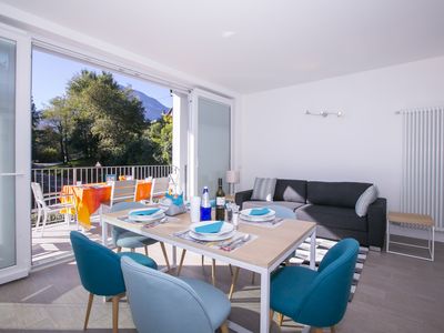 Wohnzimmer mit Zugang zur Terrasse