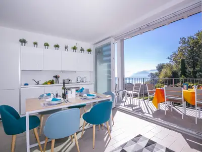 Küche und Essbereich