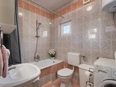 Badezimmer mit Dusche