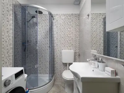 Badezimmer mit Dusche