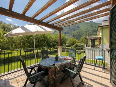 Terrasse mit teilweisem Seeblick