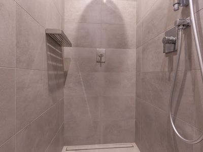 Badezimmer mit Dusche