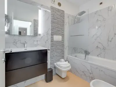 Badezimmer mit Badewanne
