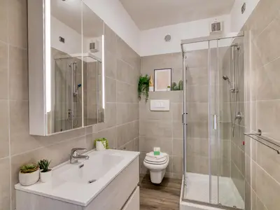 Badezimmer mit Dusche