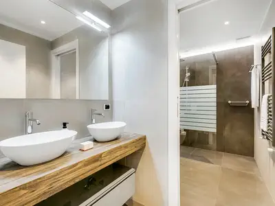 Badezimmer mit Dusche