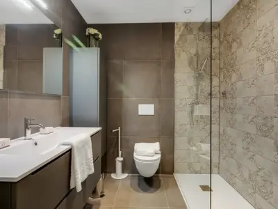 Badezimmer mit Dusche