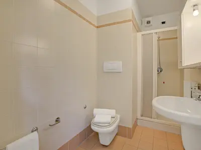 Badezimmer mit Dusche