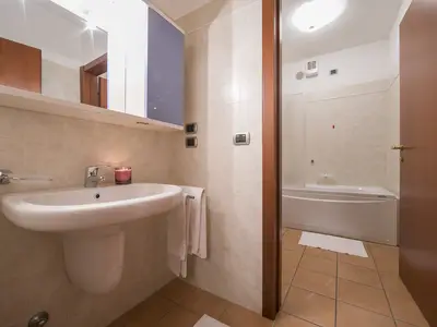 Badezimmer mit Badewanne