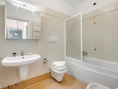 Badezimmer mit Dusche