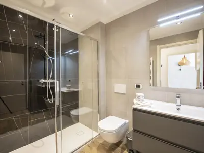 Badezimmer mit Dusche