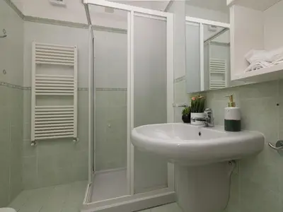 Badezimmer mit Dusche