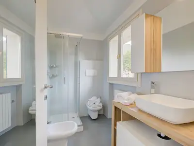 Badezimmer mit Dusche