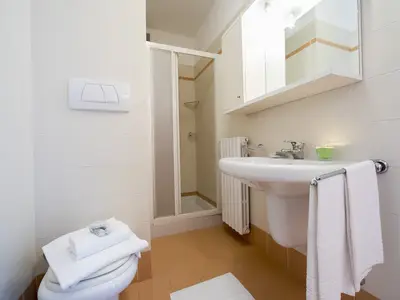 Badezimmer mit Dusche