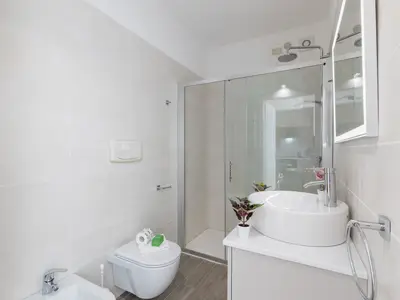 Badezimmer mit Dusche