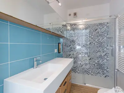 Badezimmer mit Dusche