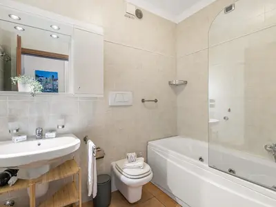 Badezimmer mit Badewanne