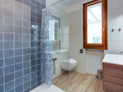 Badezimmer mit Dusche