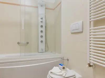 Badezimmer mit Badewanne