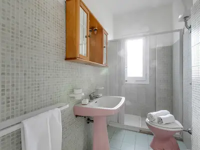 Badezimmer mit Dusche