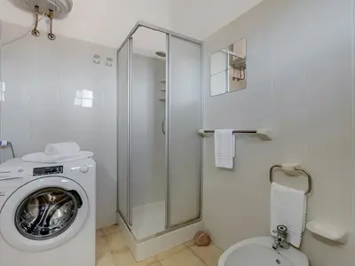 Badezimmer mit Dusche