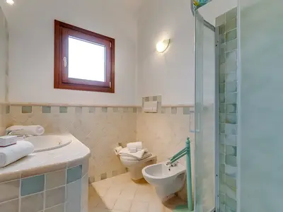 Badezimmer mit Dusche