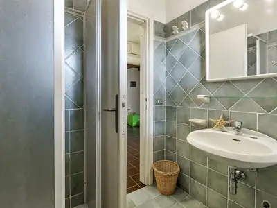 Badezimmer mit Dusche