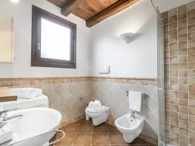 Badezimmer mit Dusche