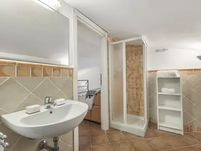 Badezimmer mit Dusche