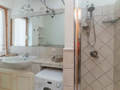 Badezimmer mit Dusche