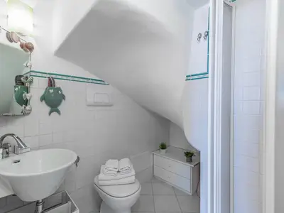 Badezimmer mit Dusche