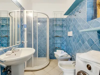 Badezimmer mit Dusche