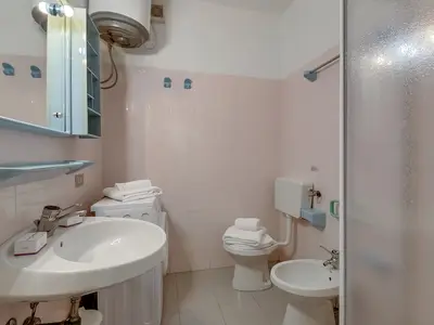 Badezimmer mit Dusche