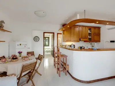 Küche und Essbereich