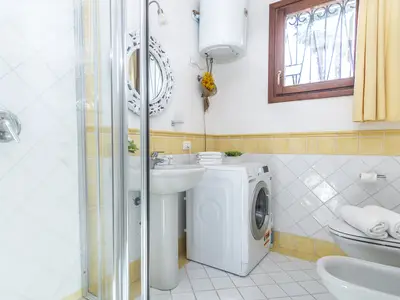 Badezimmer mit Dusche