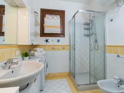 Badezimmer mit Dusche