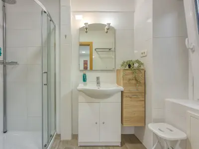 Badezimmer mit Dusche