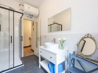 Badezimmer mit Dusche