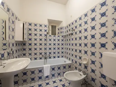 Badezimmer mit Badewanne